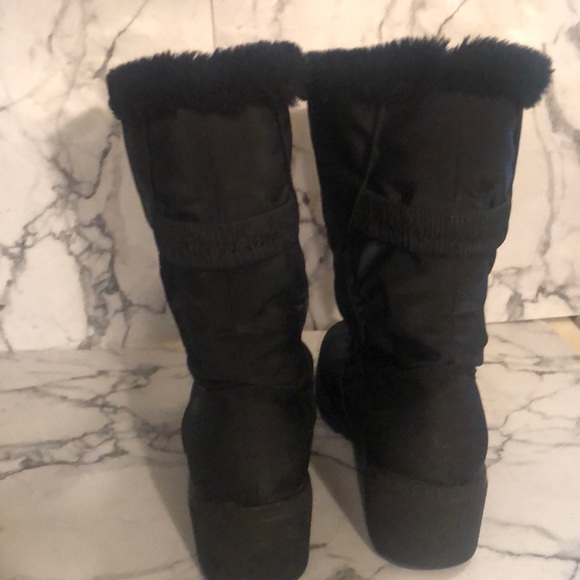 London Fog Weatherproof “Andrea” boots w/Faux Fur - Picture 7 of 8